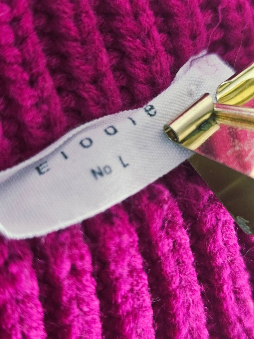 Elodie Magenta Chunky Sweater Size Large - Picture 7 of 8